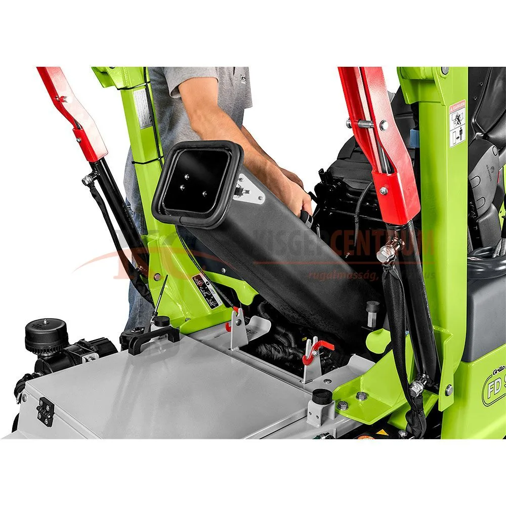 GRILLO magas ürítésű frontkaszás fűnyíró traktor FD 900 4WD ( Vágóasztallal ) — 3. fotó